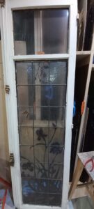 Dépose des vitraux des anciennes portes