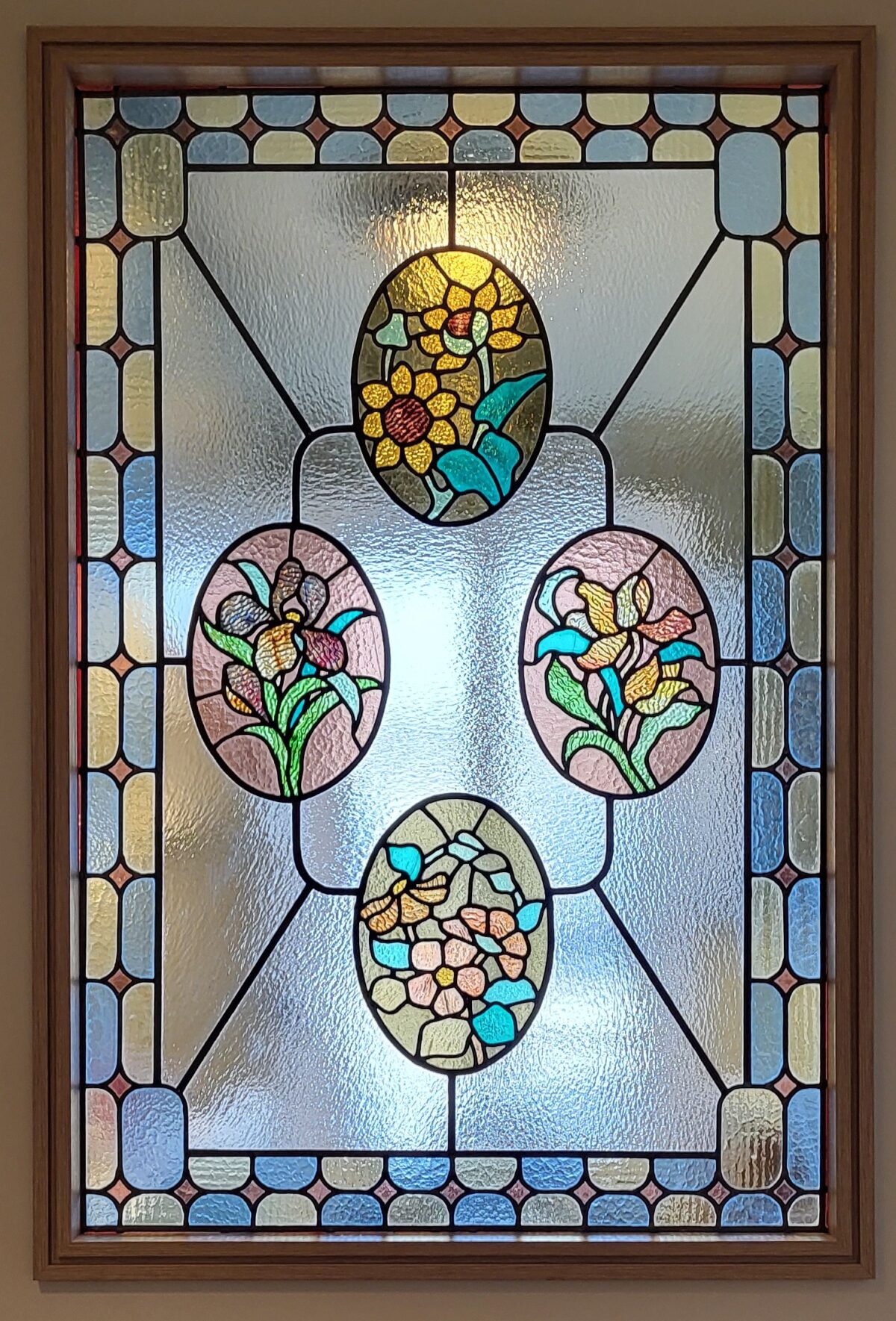 Entrée Fleurie Sublimée par les vitraux